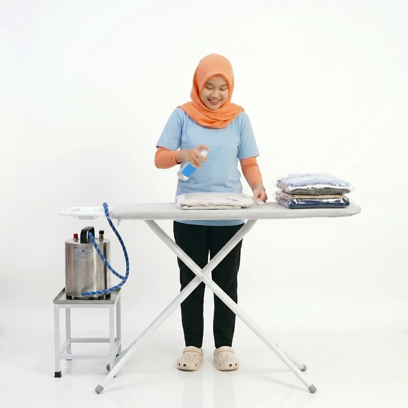 Ilustrasi pengemasan dan pemberian parfum signature Laundry365+